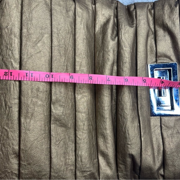 Gorgeous Gold Clutch - Picture 5 of 9